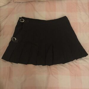 brandy melville low-waisted buckle skirt ♡